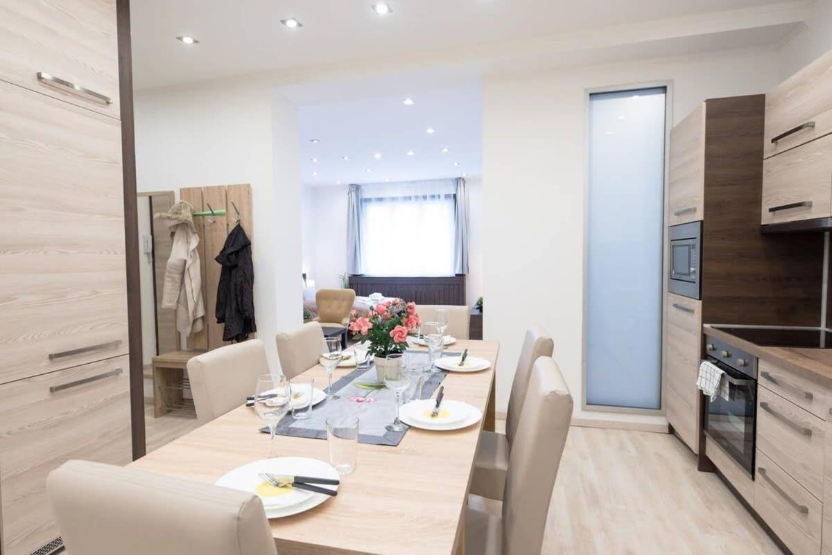 Very Modern And Cozy Ac Apartman *