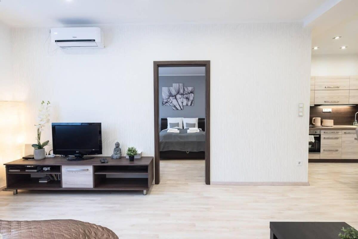 Very Modern And Cozy Ac Apartman *