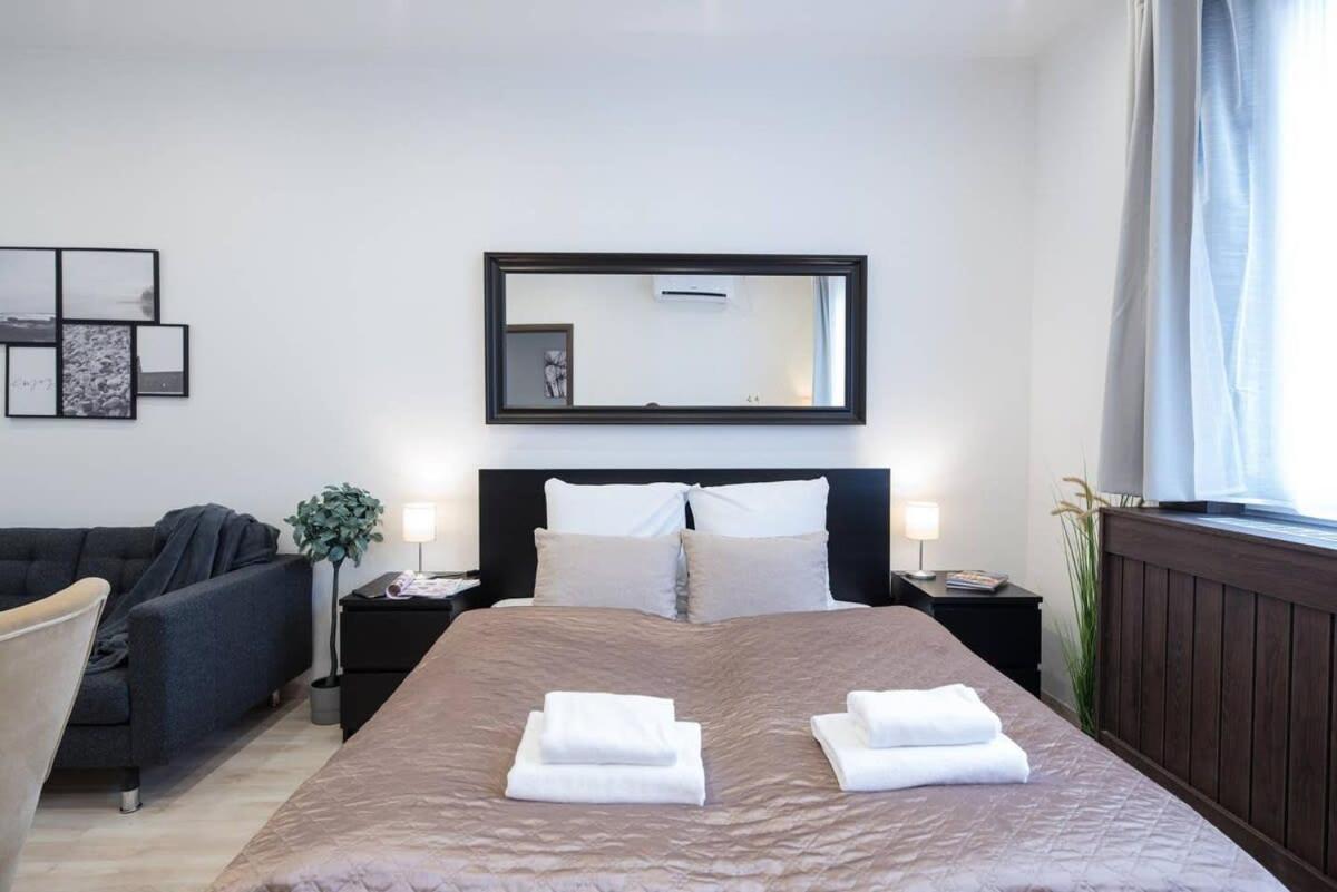 Very Modern And Cozy Ac Budapest